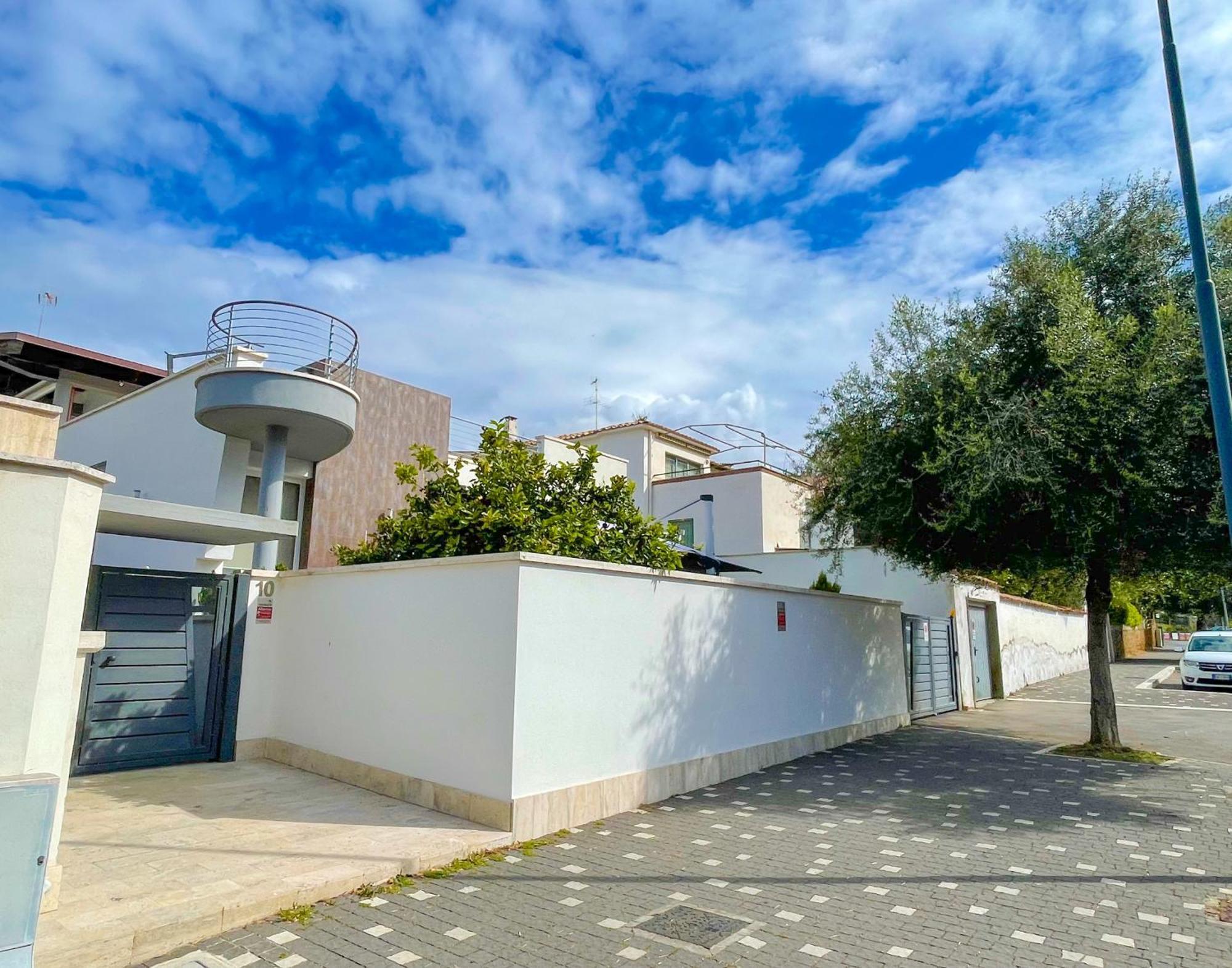 The Shabby House - Charming Seaside Retreat In Central Anzio, Steps From Beach And Train Station Exteriér fotografie