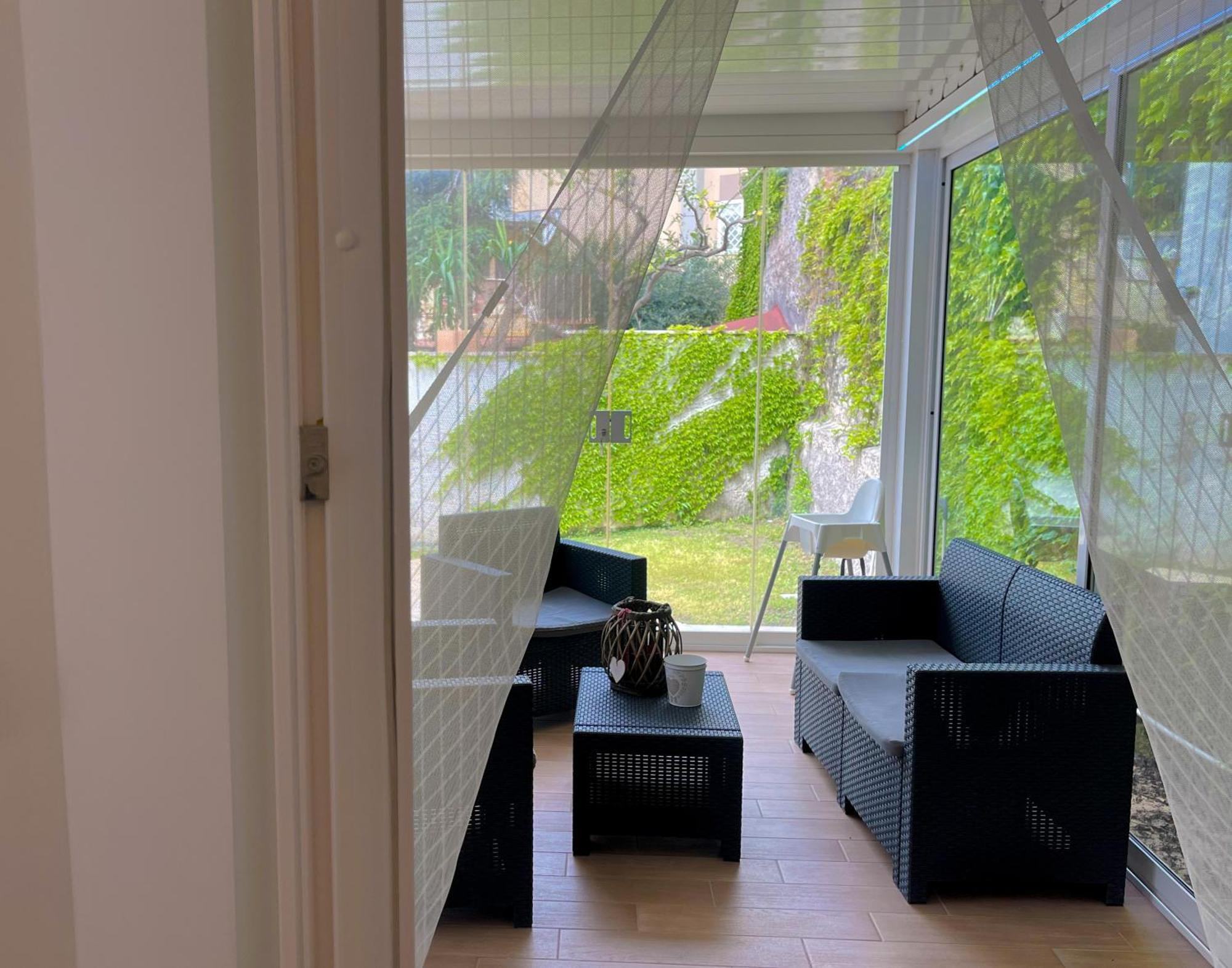 The Shabby House - Charming Seaside Retreat In Central Anzio, Steps From Beach And Train Station Exteriér fotografie