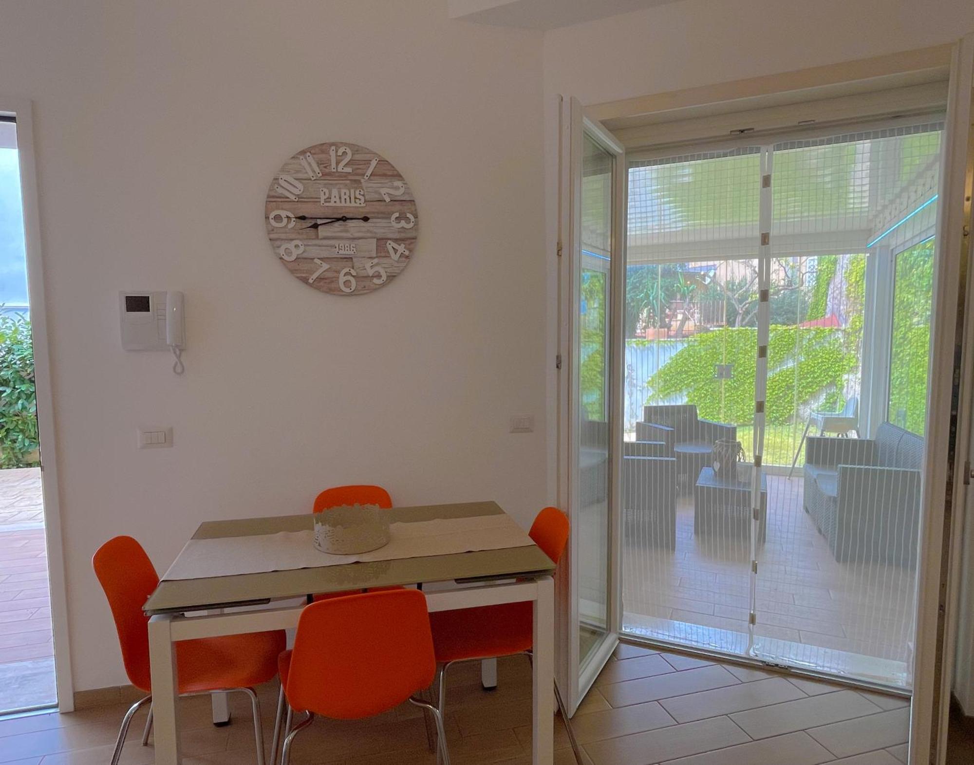 The Shabby House - Charming Seaside Retreat In Central Anzio, Steps From Beach And Train Station Exteriér fotografie