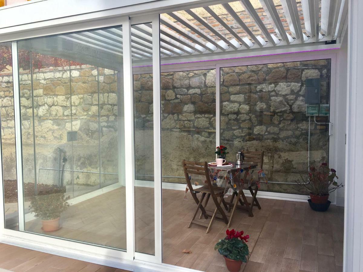 The Shabby House - Charming Seaside Retreat In Central Anzio, Steps From Beach And Train Station Exteriér fotografie