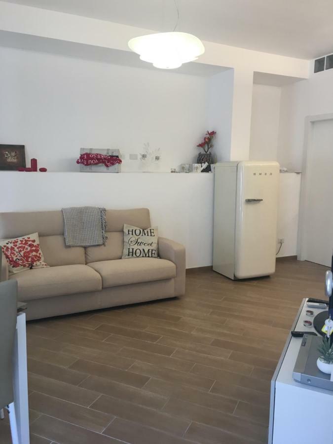 The Shabby House - Charming Seaside Retreat In Central Anzio, Steps From Beach And Train Station Exteriér fotografie