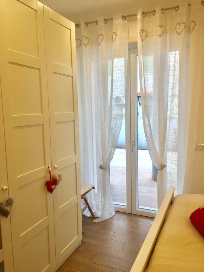 The Shabby House - Charming Seaside Retreat In Central Anzio, Steps From Beach And Train Station Exteriér fotografie
