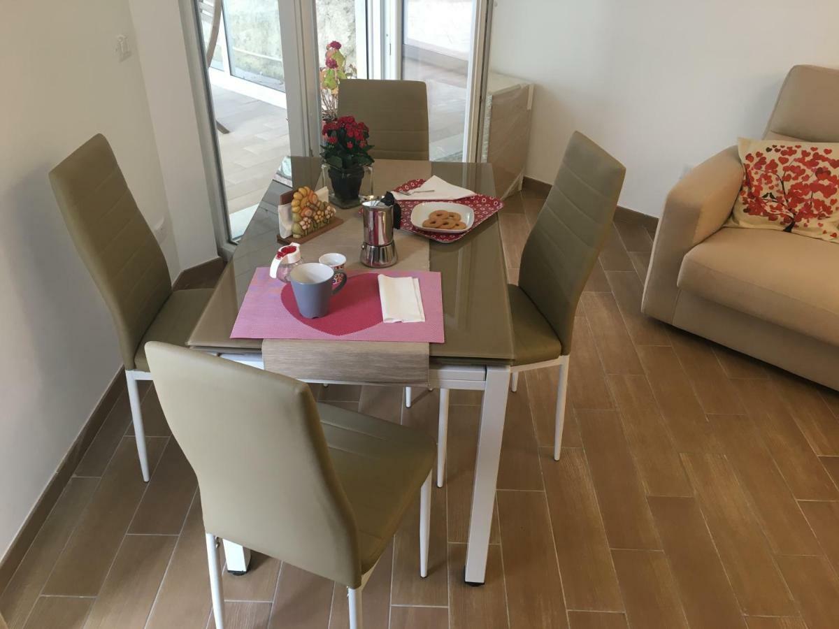 The Shabby House - Charming Seaside Retreat In Central Anzio, Steps From Beach And Train Station Exteriér fotografie