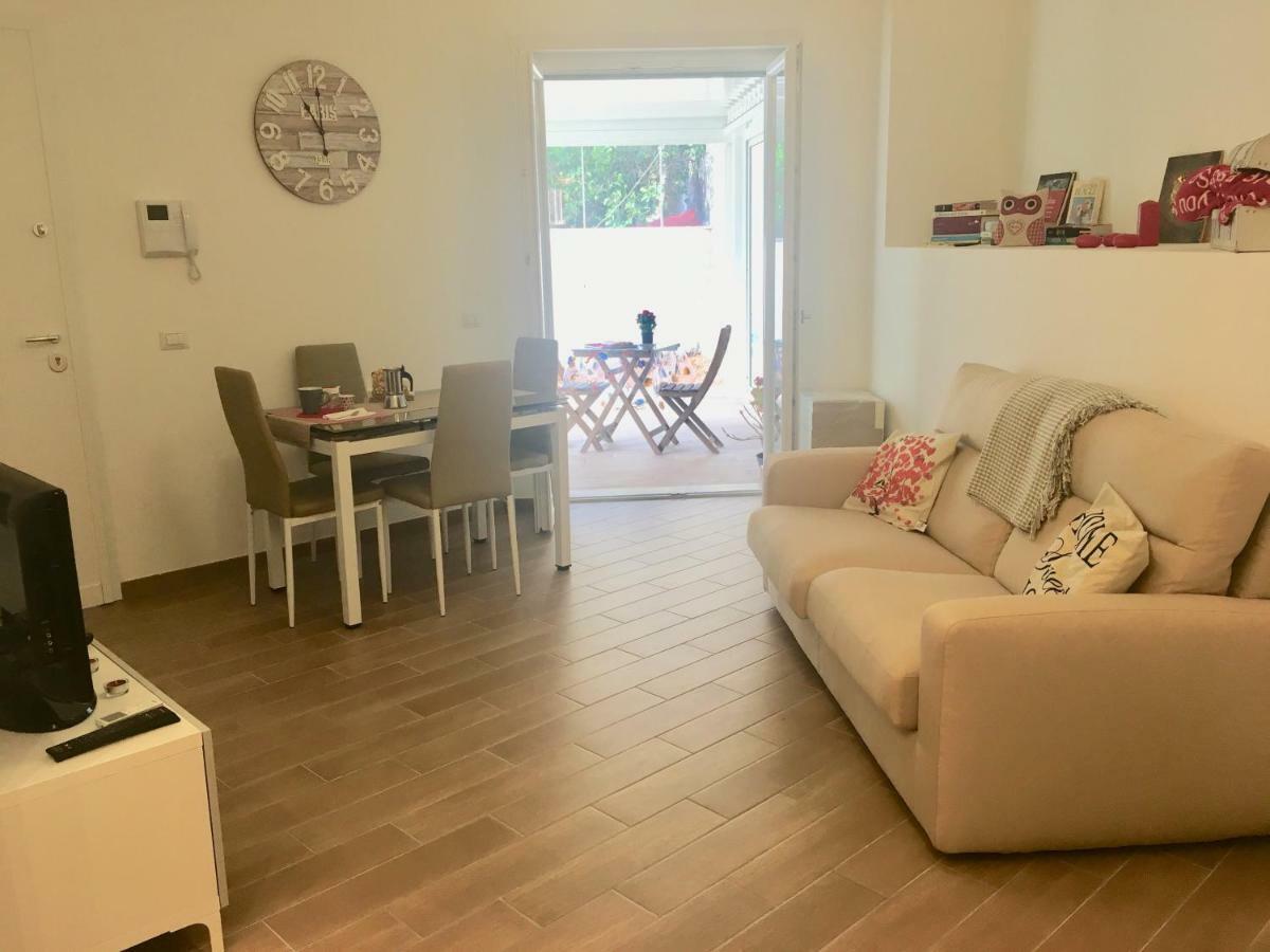 The Shabby House - Charming Seaside Retreat In Central Anzio, Steps From Beach And Train Station Exteriér fotografie