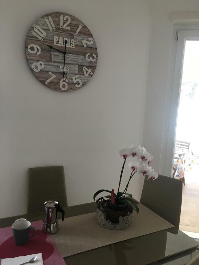 The Shabby House - Charming Seaside Retreat In Central Anzio, Steps From Beach And Train Station Exteriér fotografie