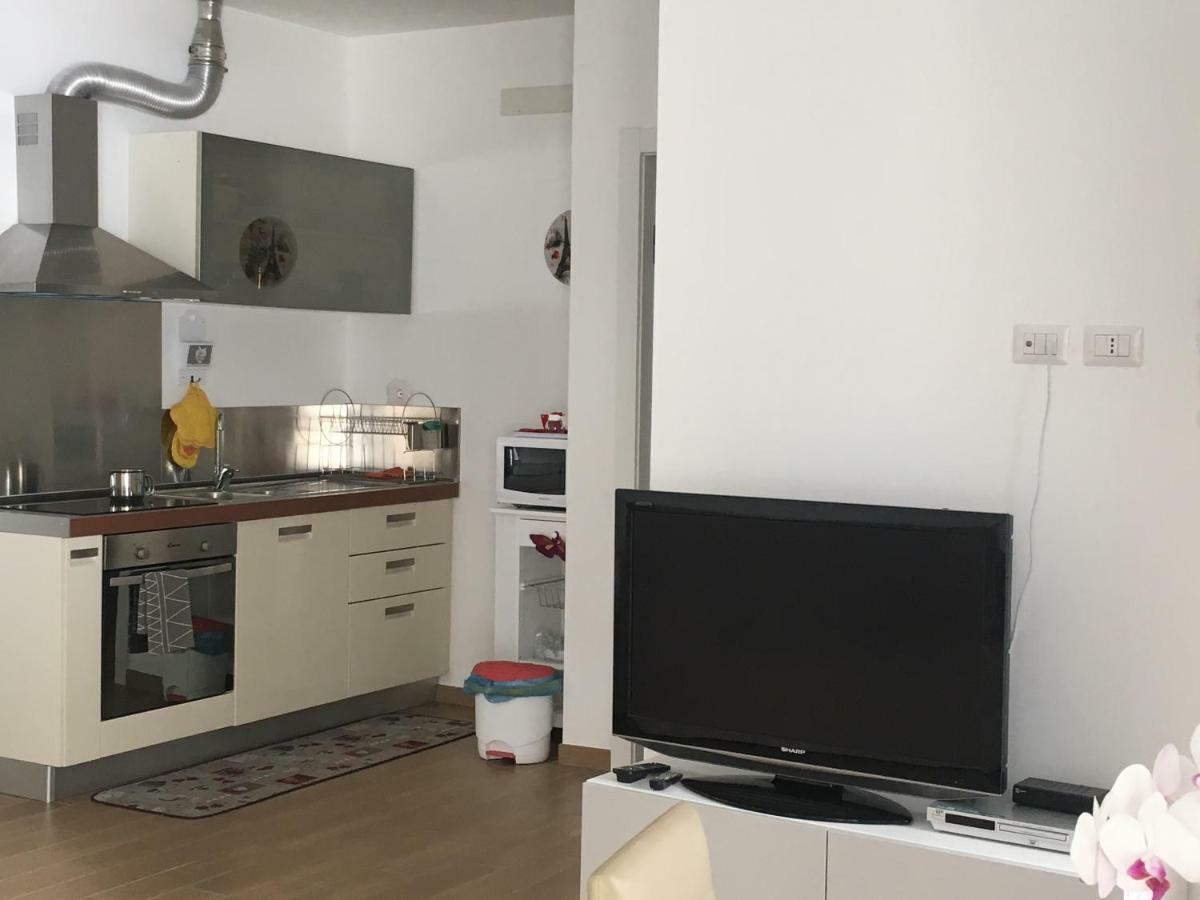The Shabby House - Charming Seaside Retreat In Central Anzio, Steps From Beach And Train Station Exteriér fotografie