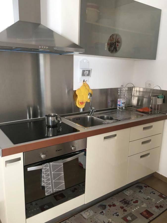 The Shabby House - Charming Seaside Retreat In Central Anzio, Steps From Beach And Train Station Exteriér fotografie