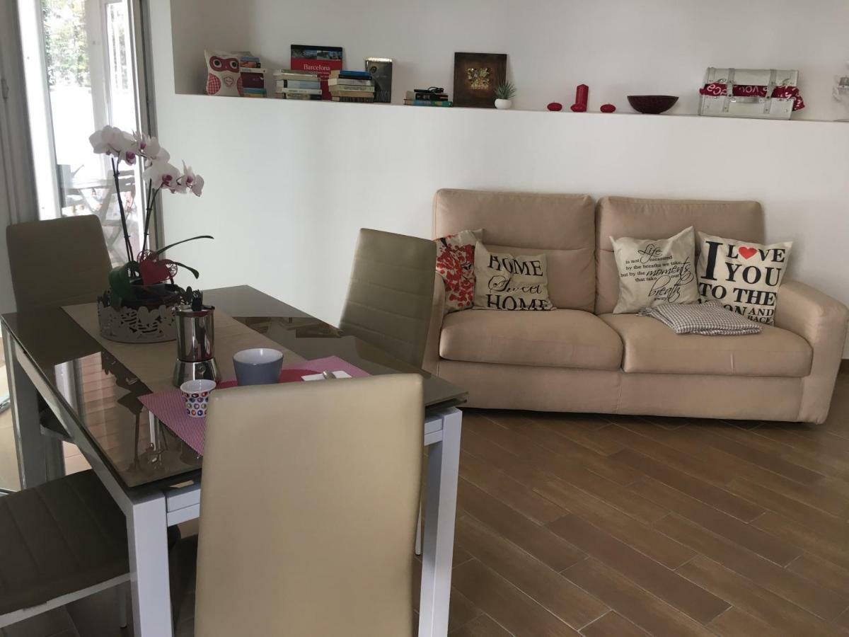 The Shabby House - Charming Seaside Retreat In Central Anzio, Steps From Beach And Train Station Exteriér fotografie