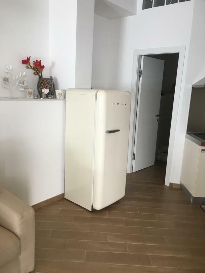 The Shabby House - Charming Seaside Retreat In Central Anzio, Steps From Beach And Train Station Exteriér fotografie
